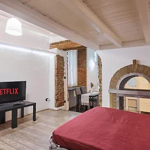 https://apt-brera-moscova-centro-storico-wi-fi-e-netflix.it-lombardy.com